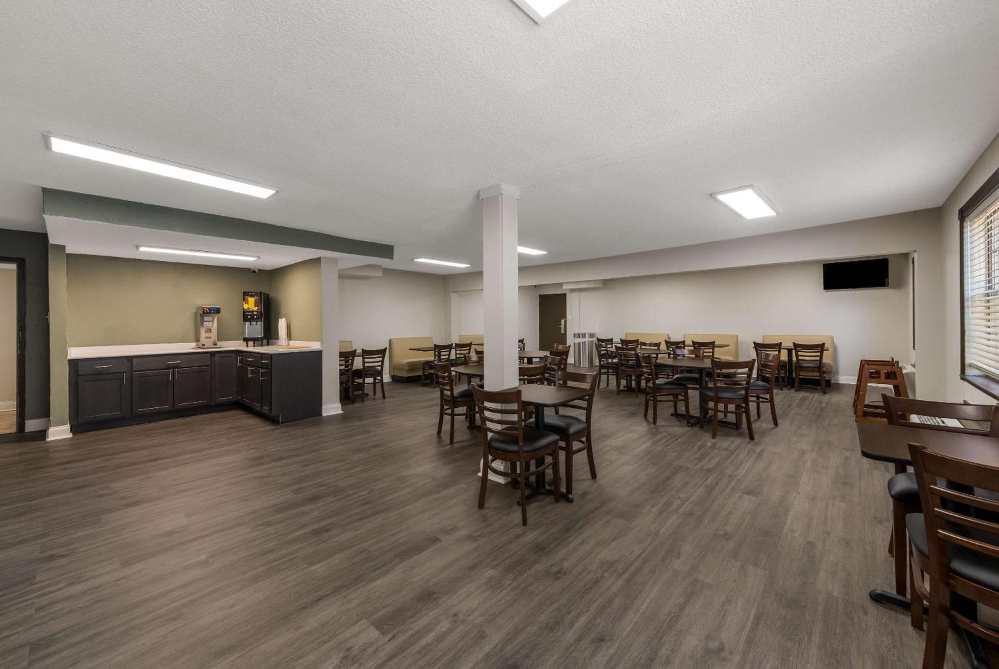 Quality Inn Airport Woodson Terrace Экстерьер фото