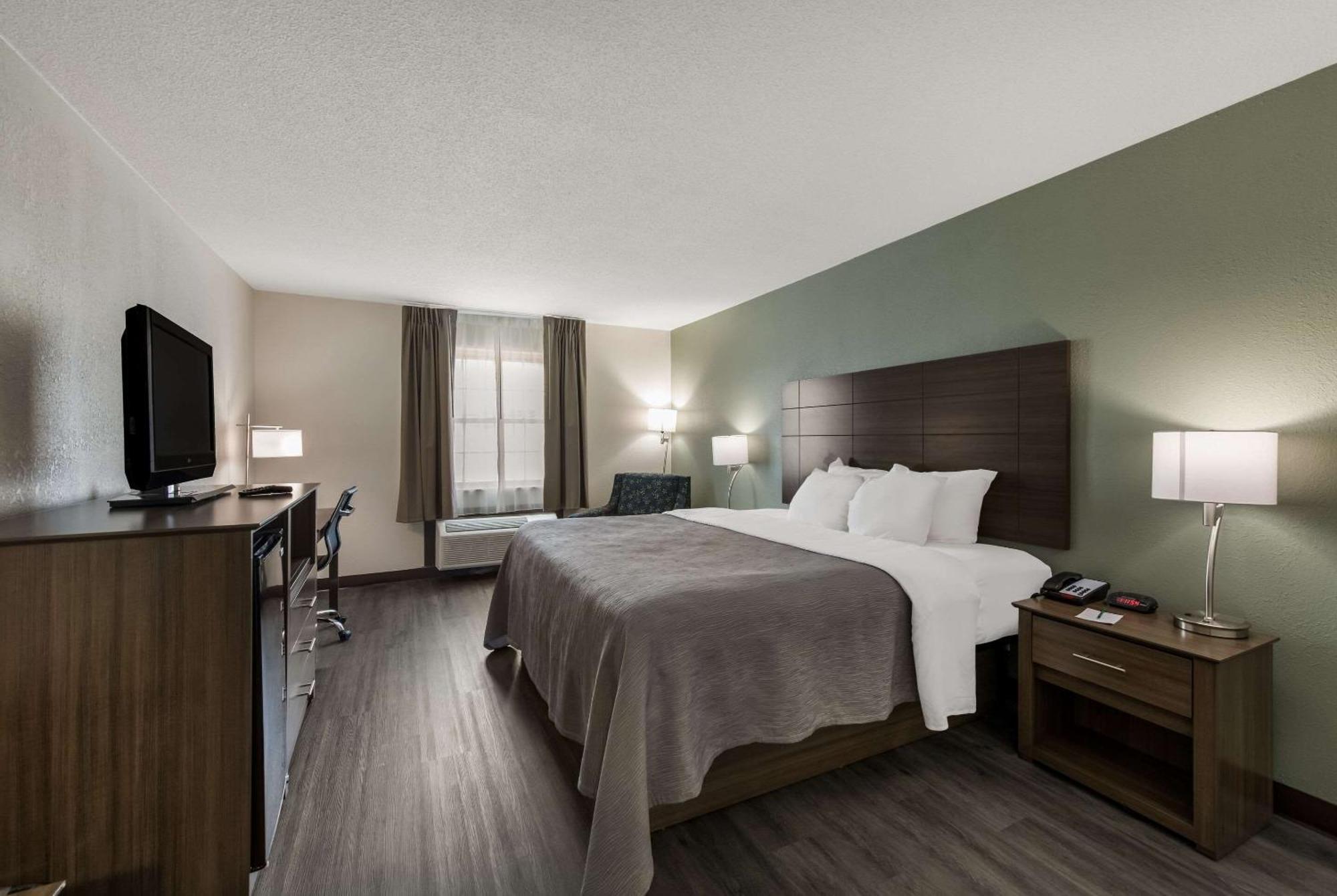 Quality Inn Airport Woodson Terrace Экстерьер фото