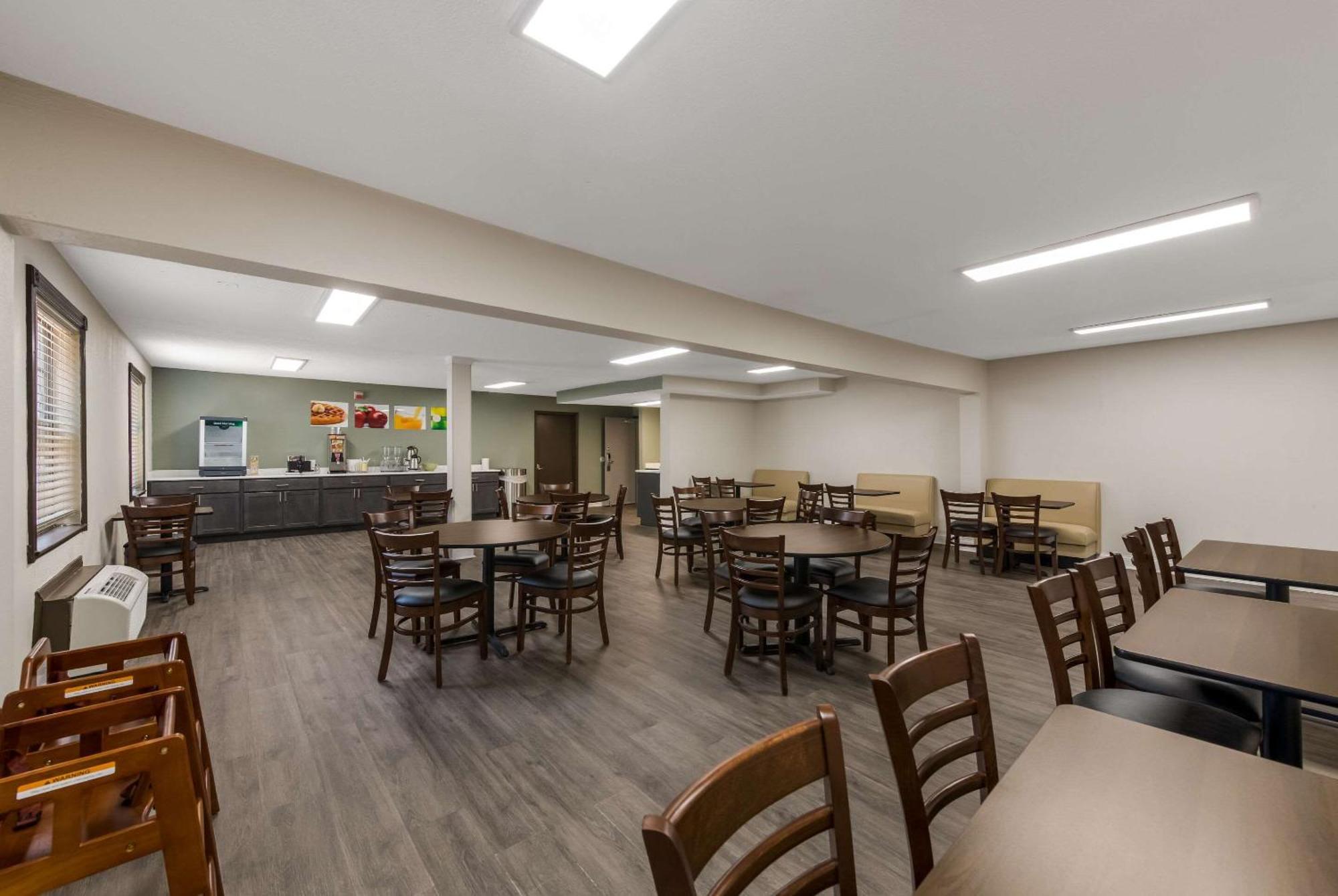 Quality Inn Airport Woodson Terrace Экстерьер фото