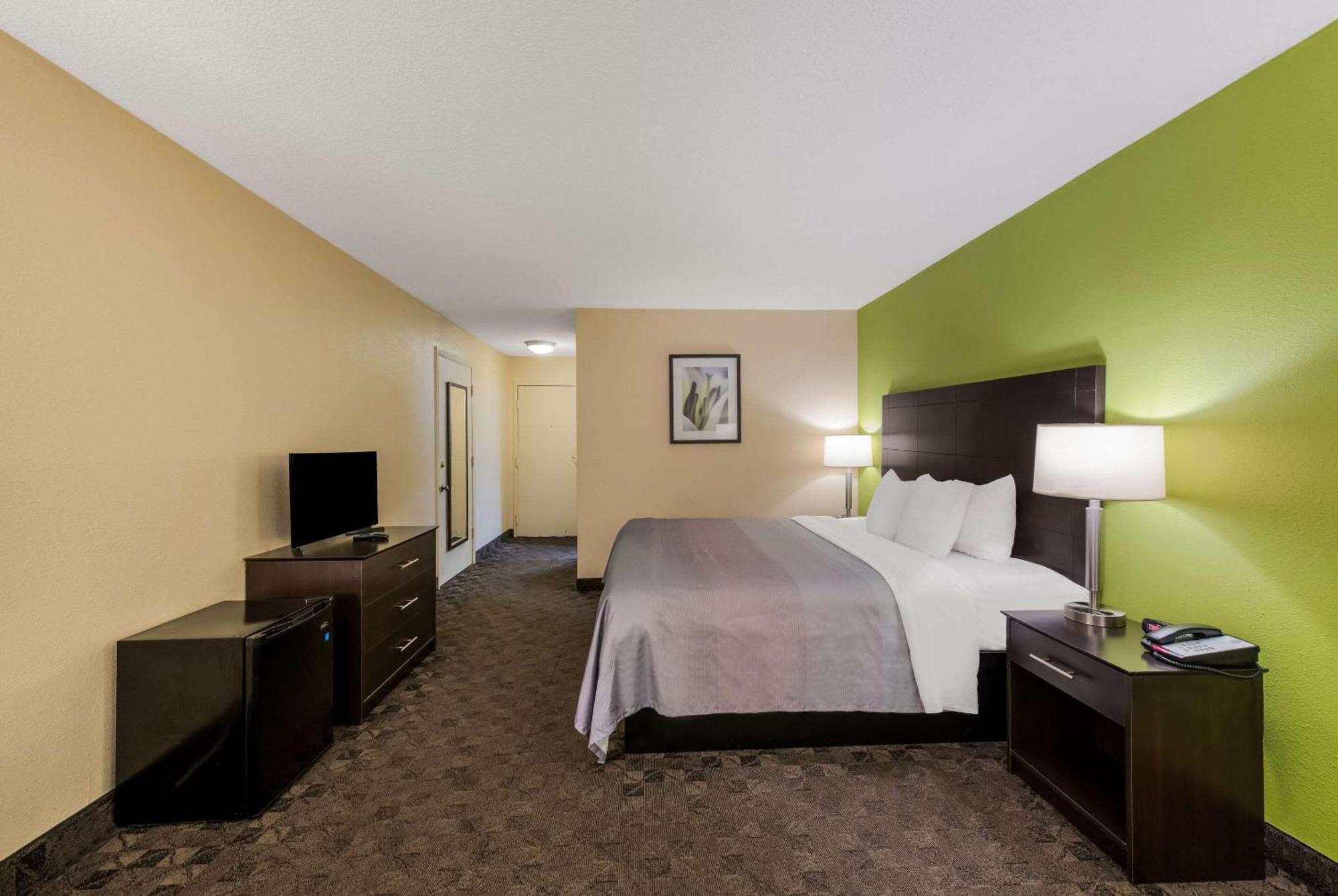 Quality Inn Airport Woodson Terrace Экстерьер фото
