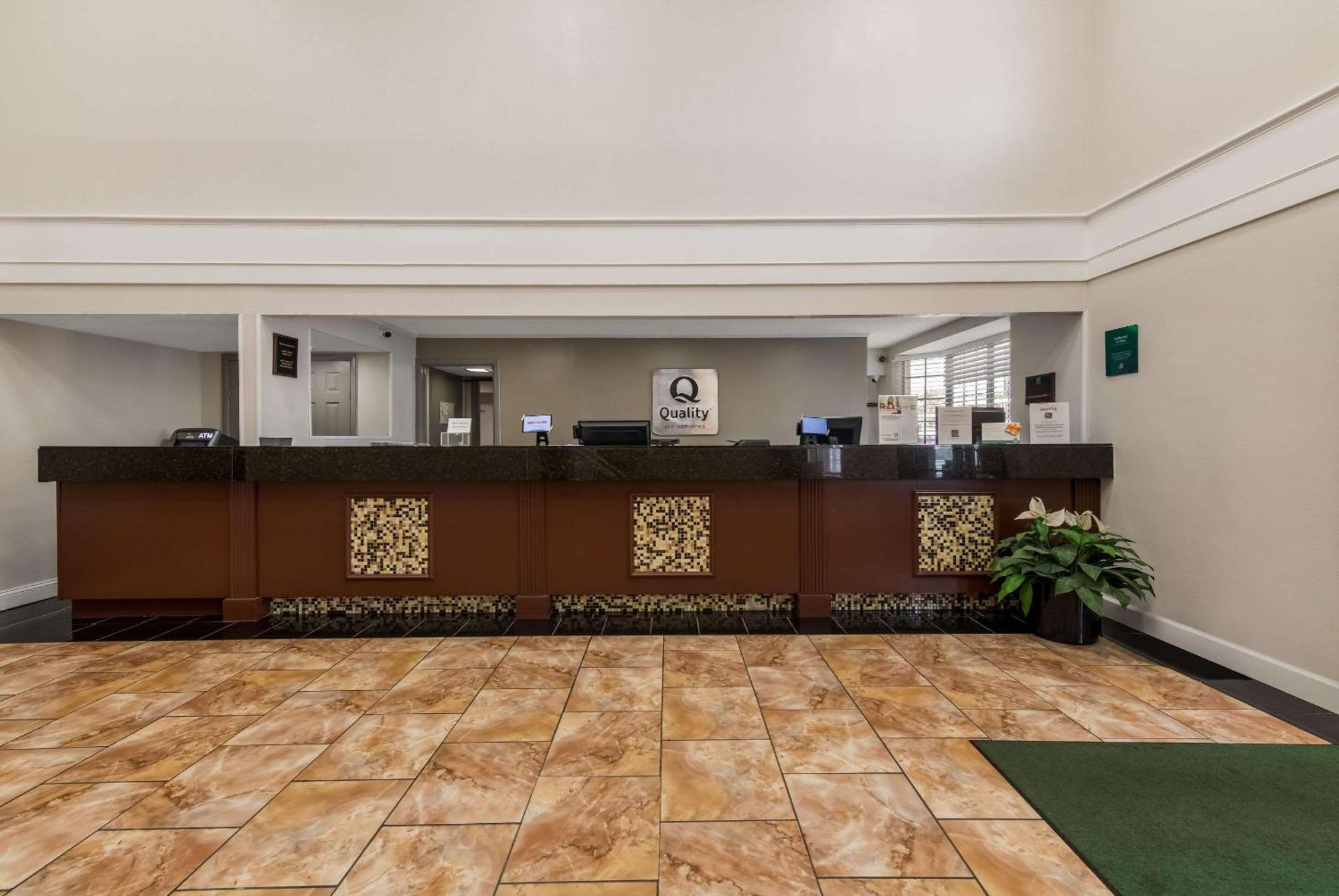 Quality Inn Airport Woodson Terrace Экстерьер фото