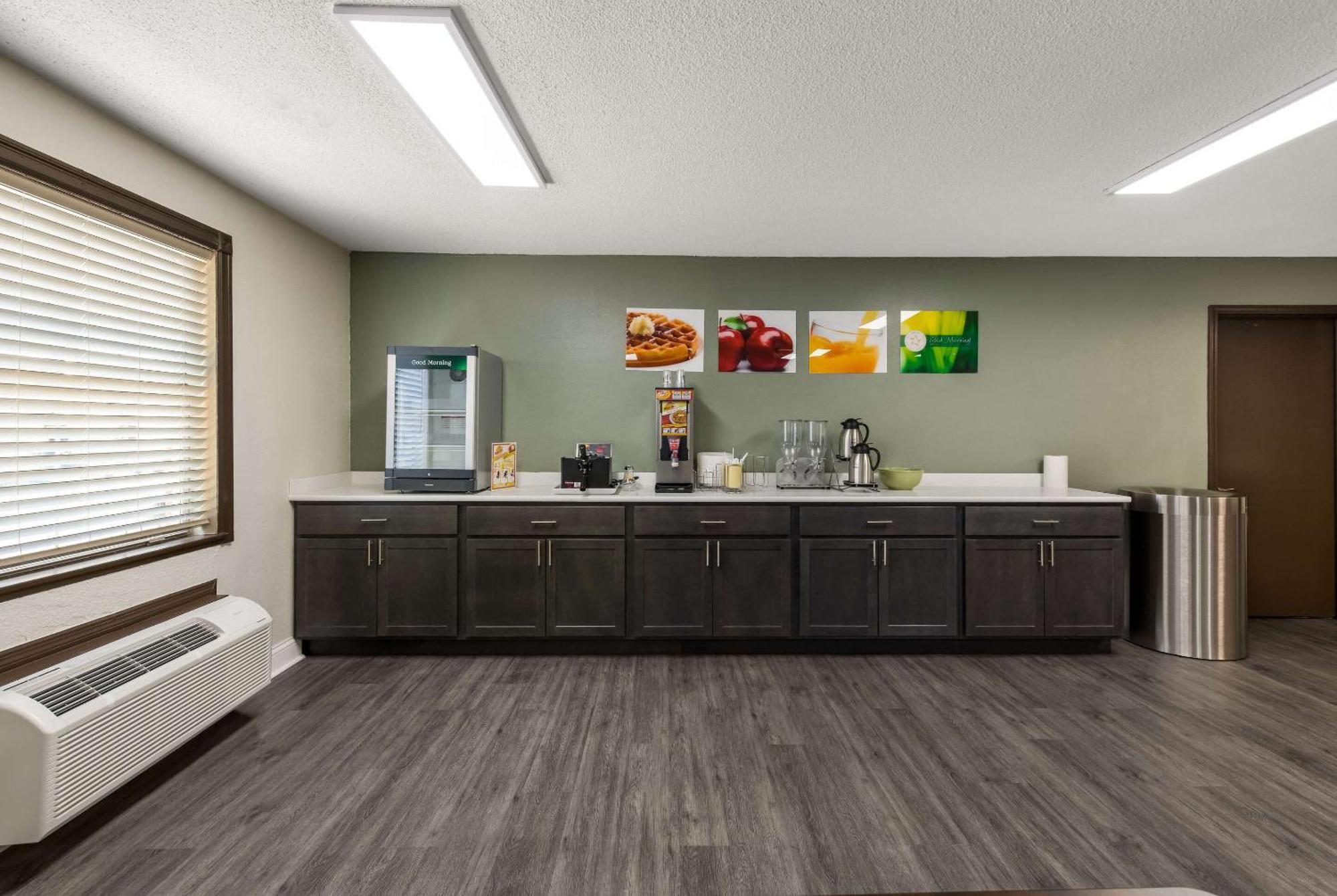 Quality Inn Airport Woodson Terrace Экстерьер фото