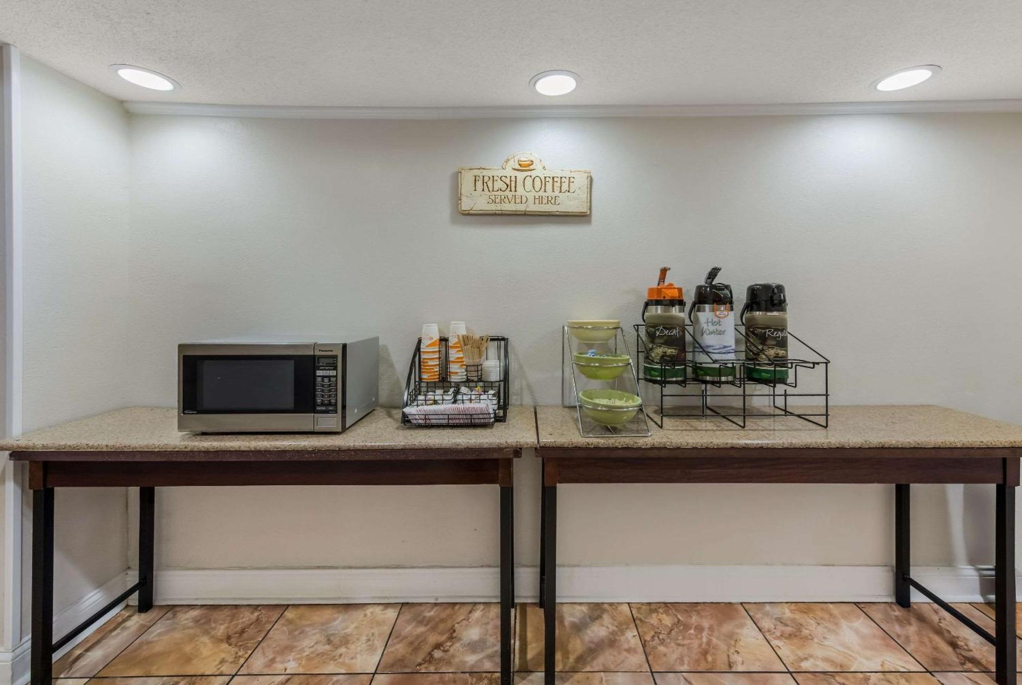 Quality Inn Airport Woodson Terrace Экстерьер фото
