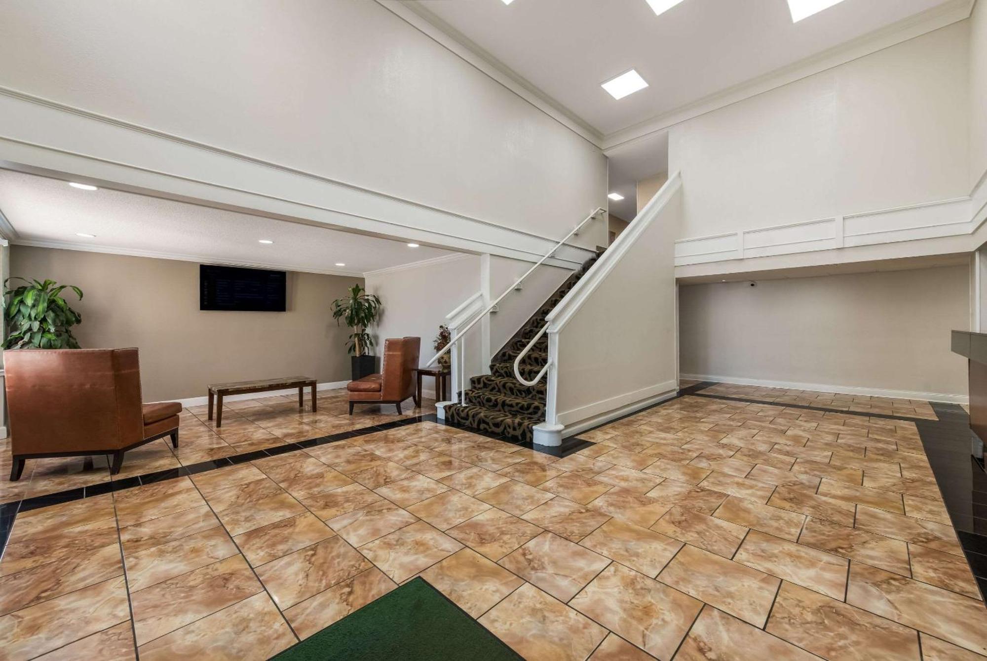 Quality Inn Airport Woodson Terrace Экстерьер фото