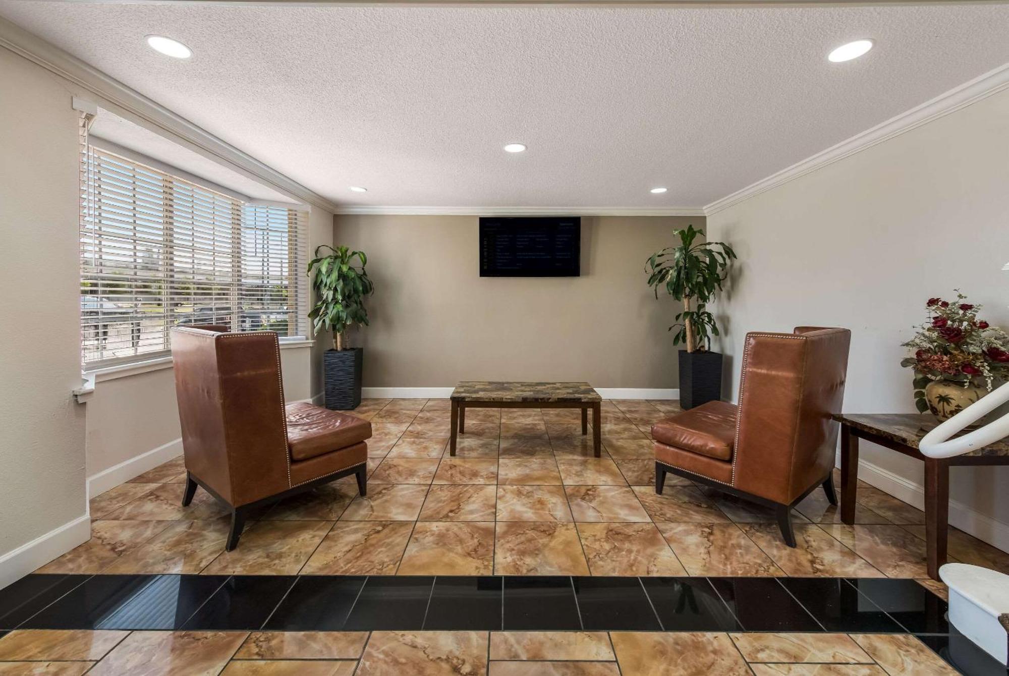 Quality Inn Airport Woodson Terrace Экстерьер фото