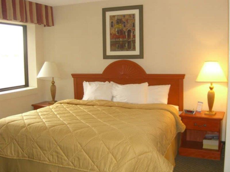 Quality Inn Airport Woodson Terrace Экстерьер фото