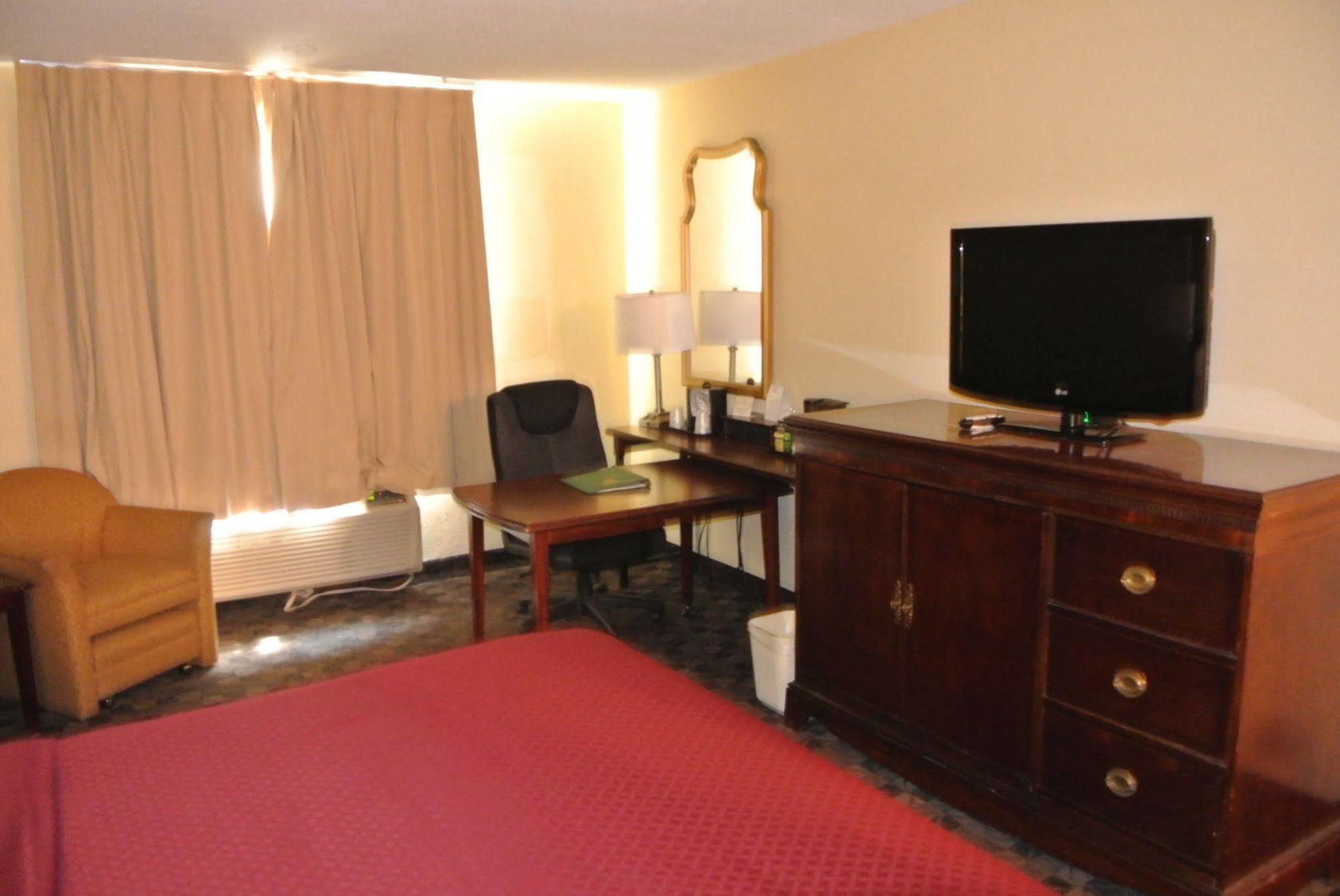 Quality Inn Airport Woodson Terrace Экстерьер фото