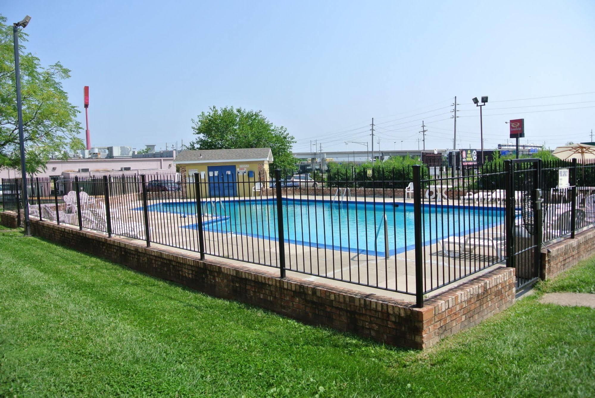 Quality Inn Airport Woodson Terrace Экстерьер фото