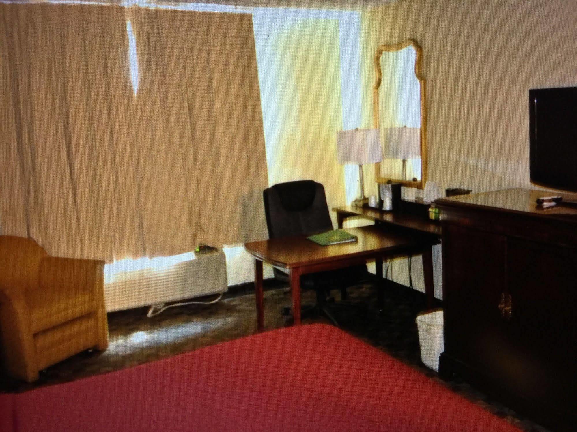 Quality Inn Airport Woodson Terrace Экстерьер фото