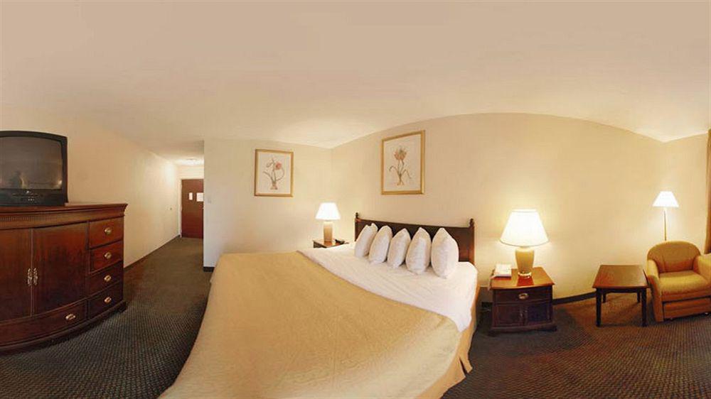 Quality Inn Airport Woodson Terrace Экстерьер фото