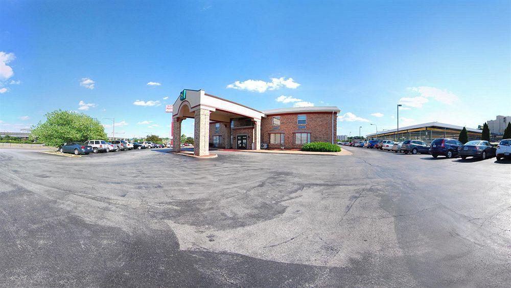 Quality Inn Airport Woodson Terrace Экстерьер фото
